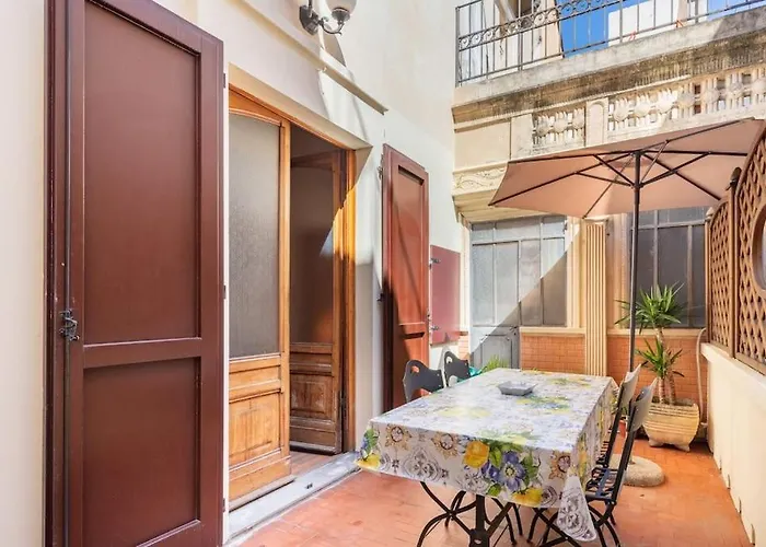Central Elegant Apartment - Liberty House